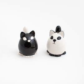 Pepper and Salt Shakers Cats
