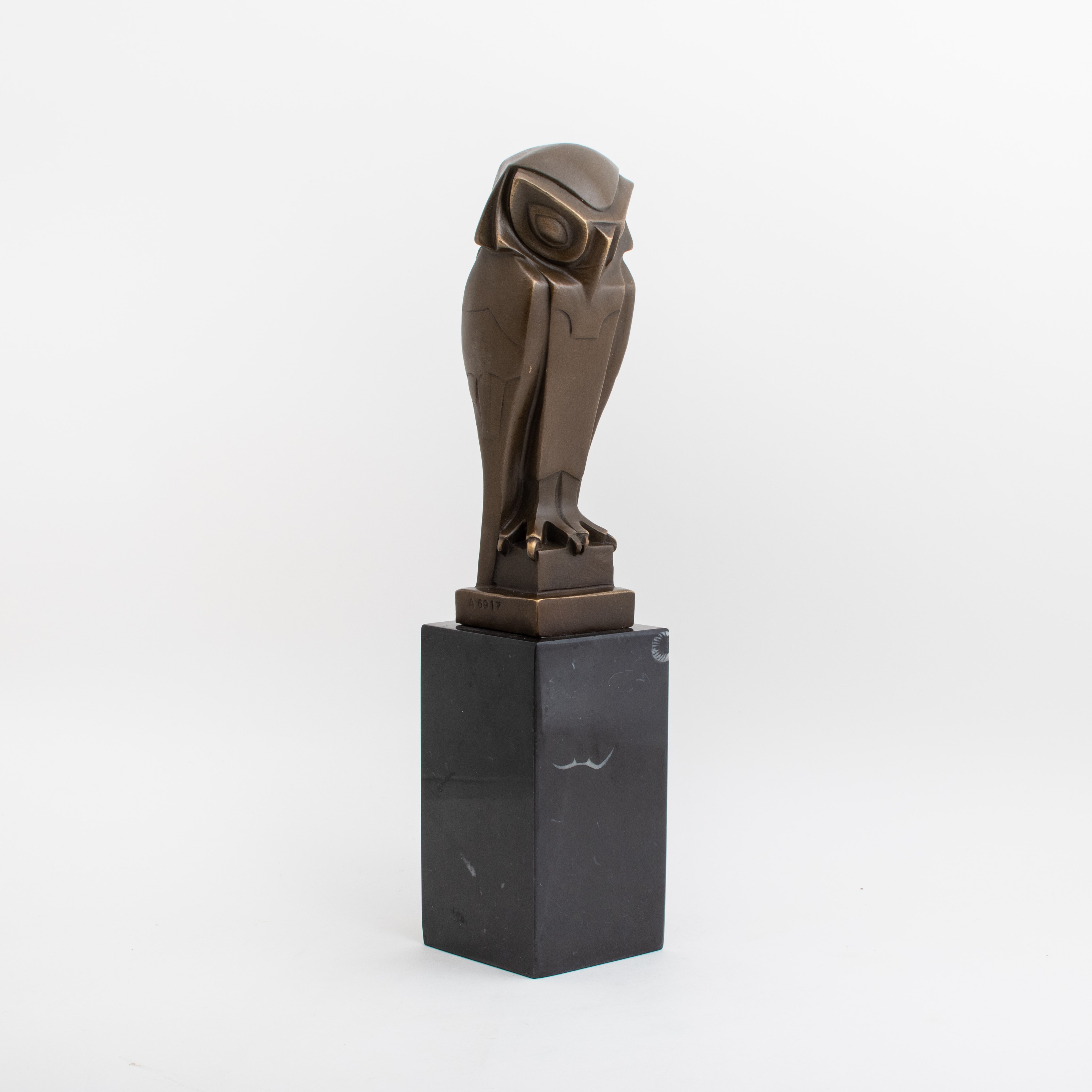 Bronze sculpture Uiltje Knappen