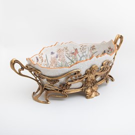 Porcelain bowl with bronze lady