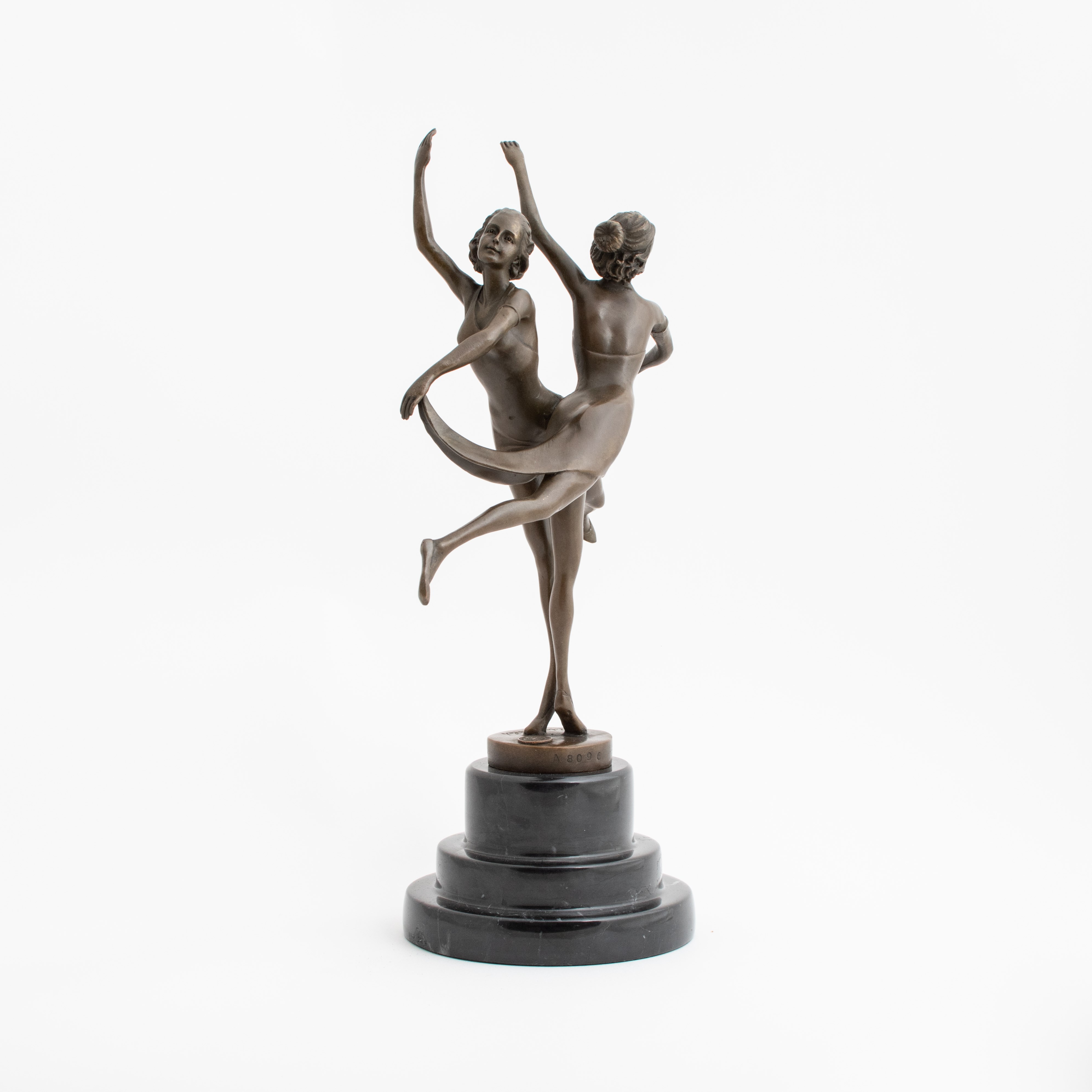 Sculpture Dancing Girls