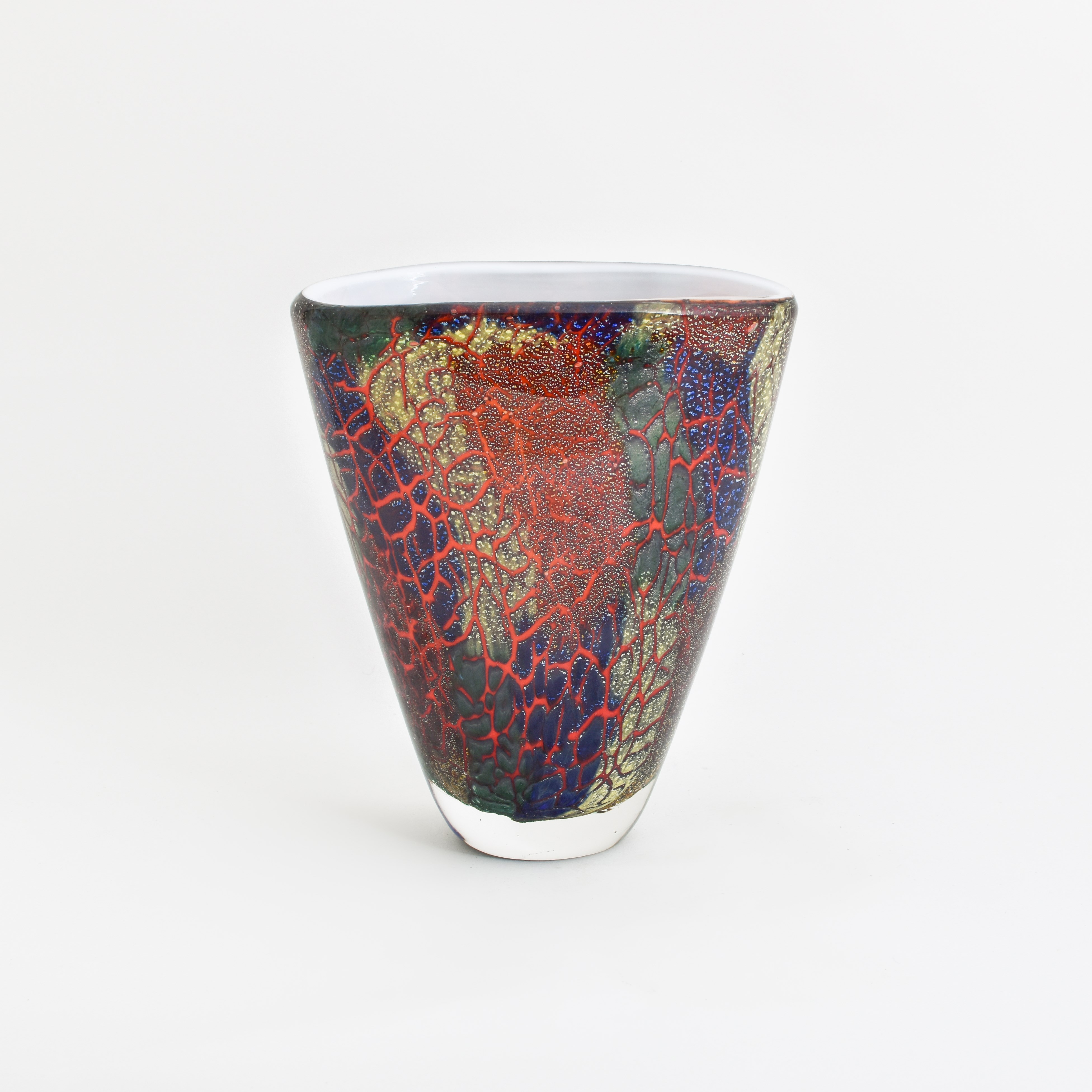 Glass vase Linework