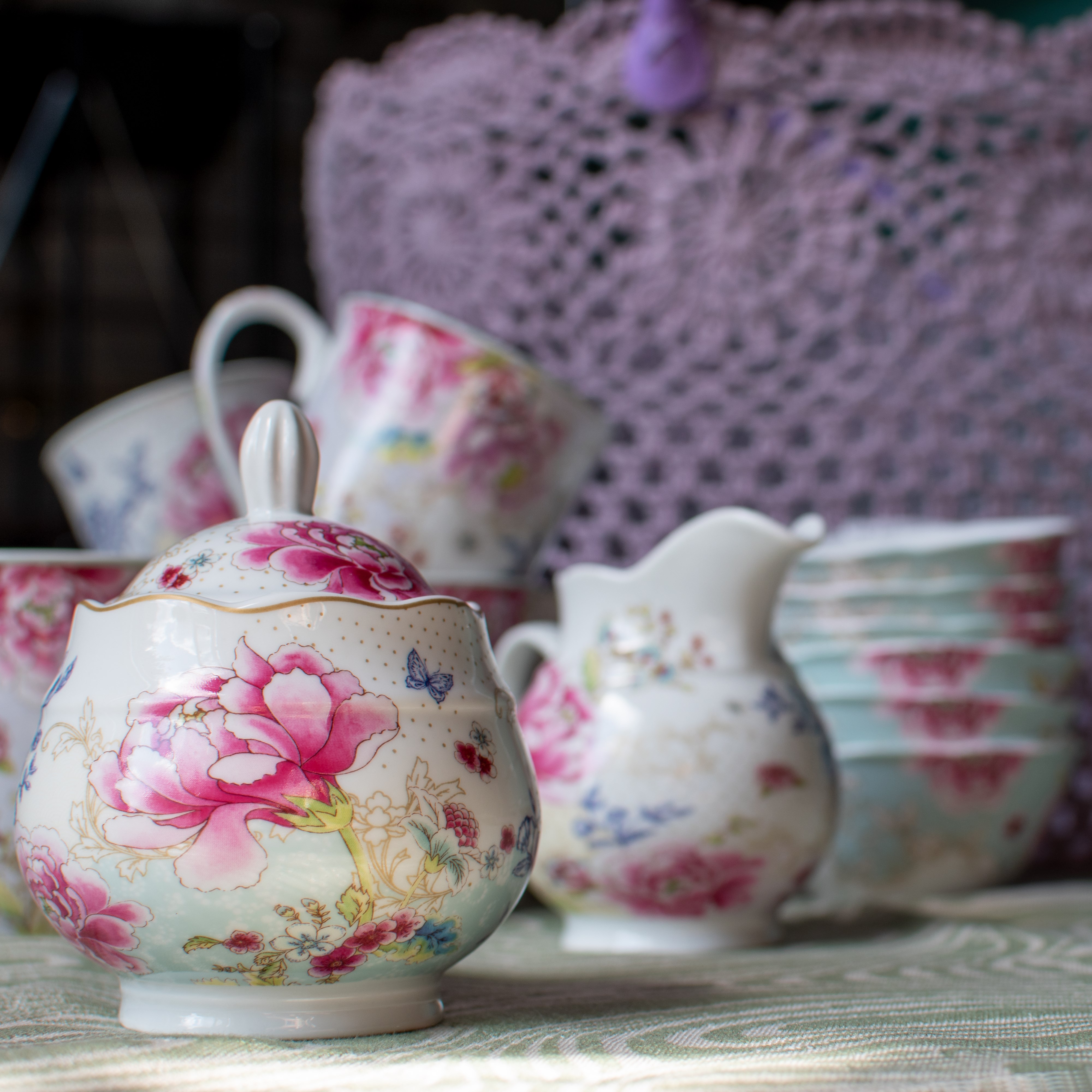 Milk Jug and Sugar Bowl Chinoiserie
