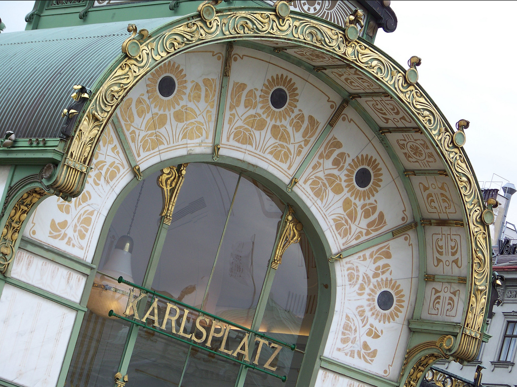 An authentic model in the hall of the Karlsplatz Stadtbahn station.