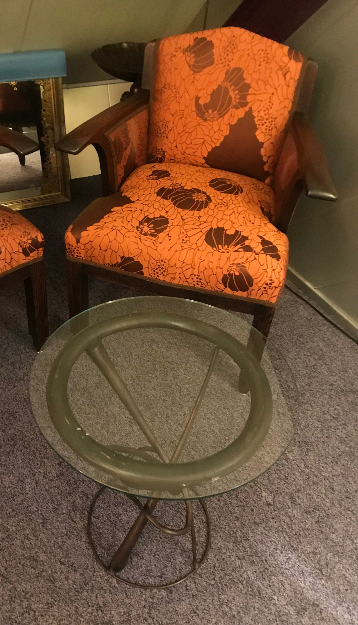 Table Capricious